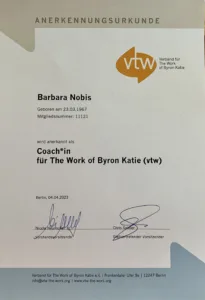 Das Foto zeigt die Anerkennungsurkunde von Barbara Nobis als Coach*in for The Work of Byron Katie.